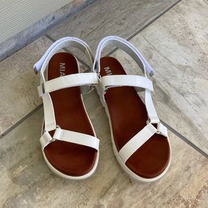 MIA White Platform Luca Sandals 8.5
